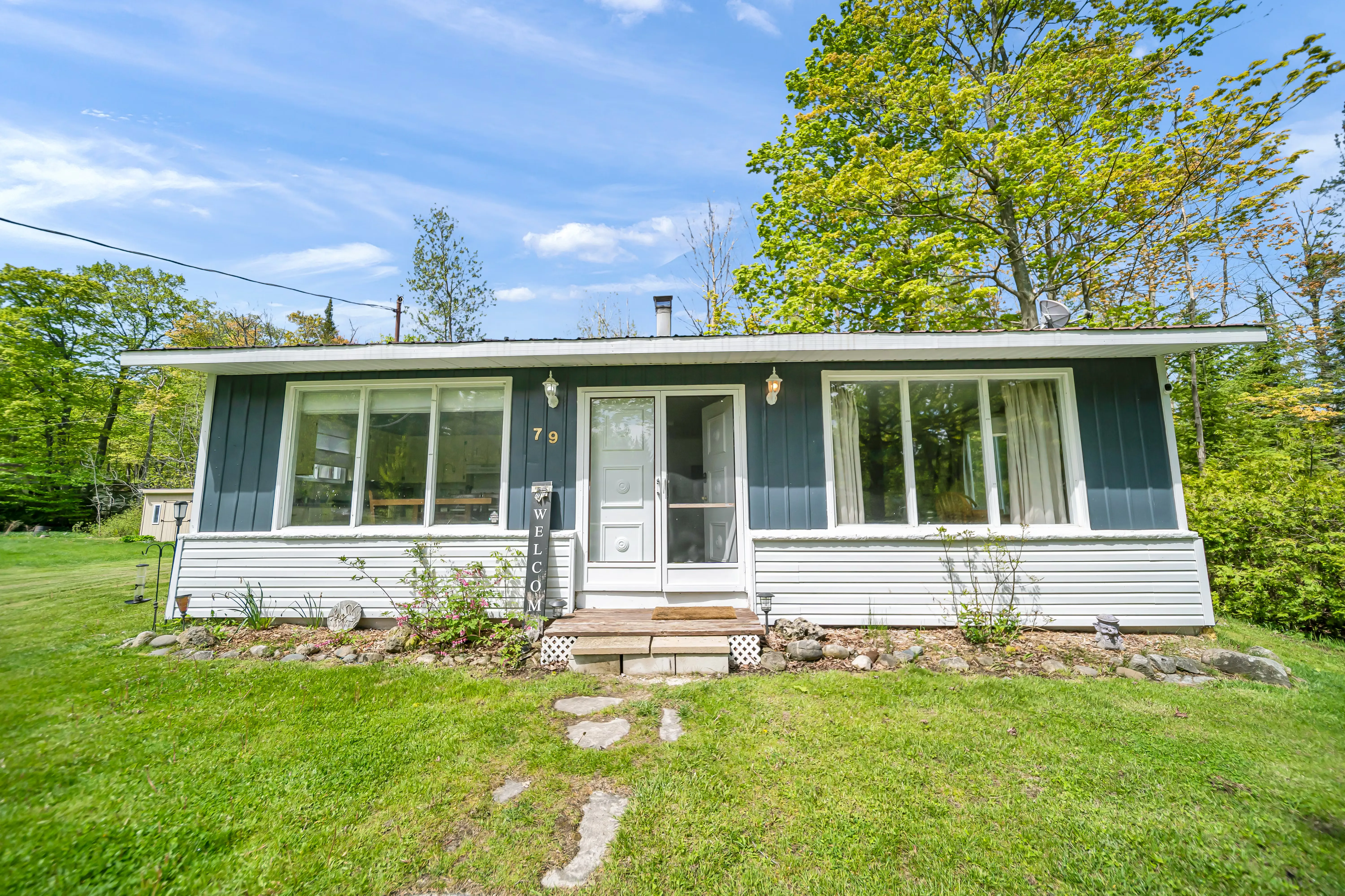 J Arts 360 View — interior property photo