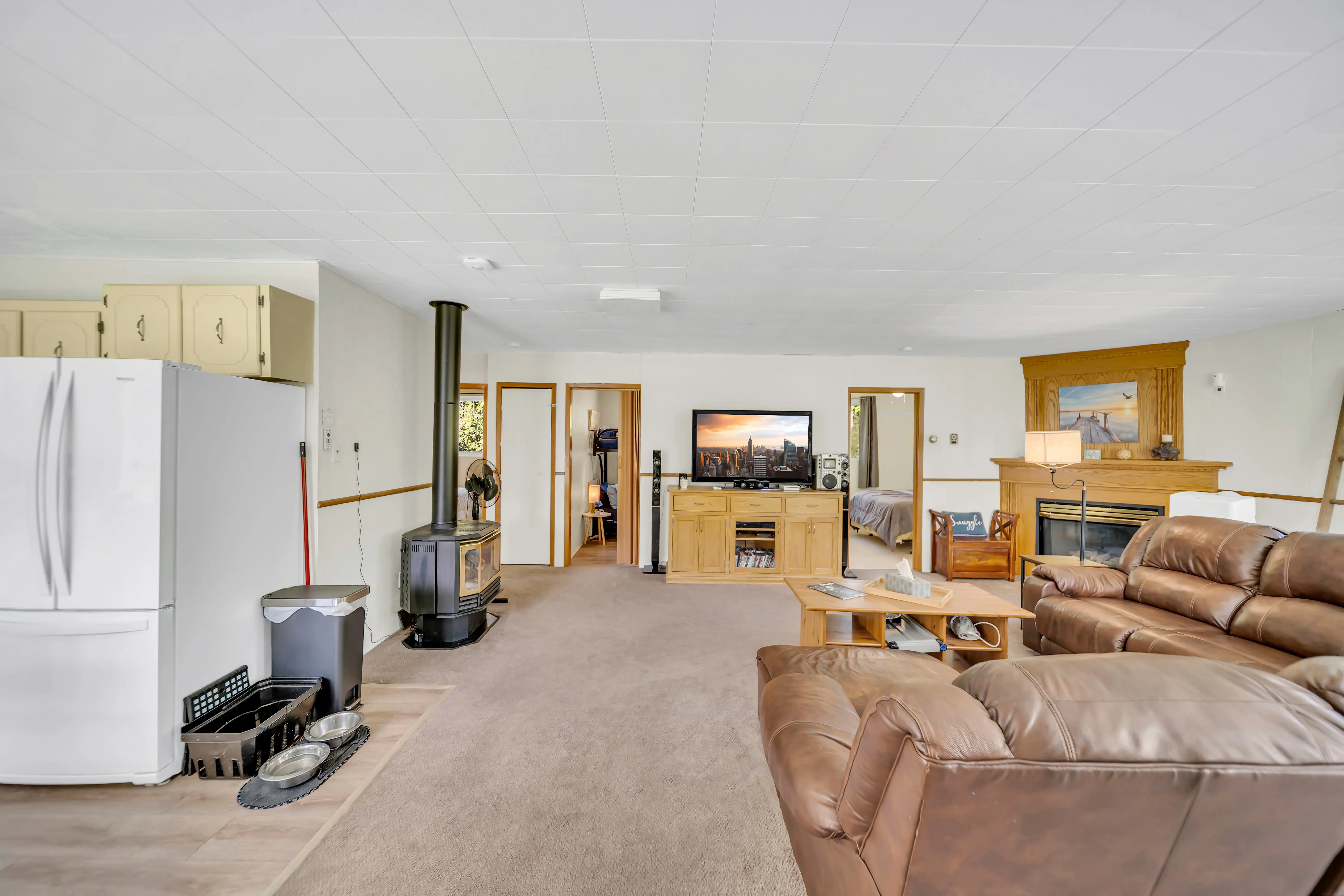 J Arts 360 View — interior property photo