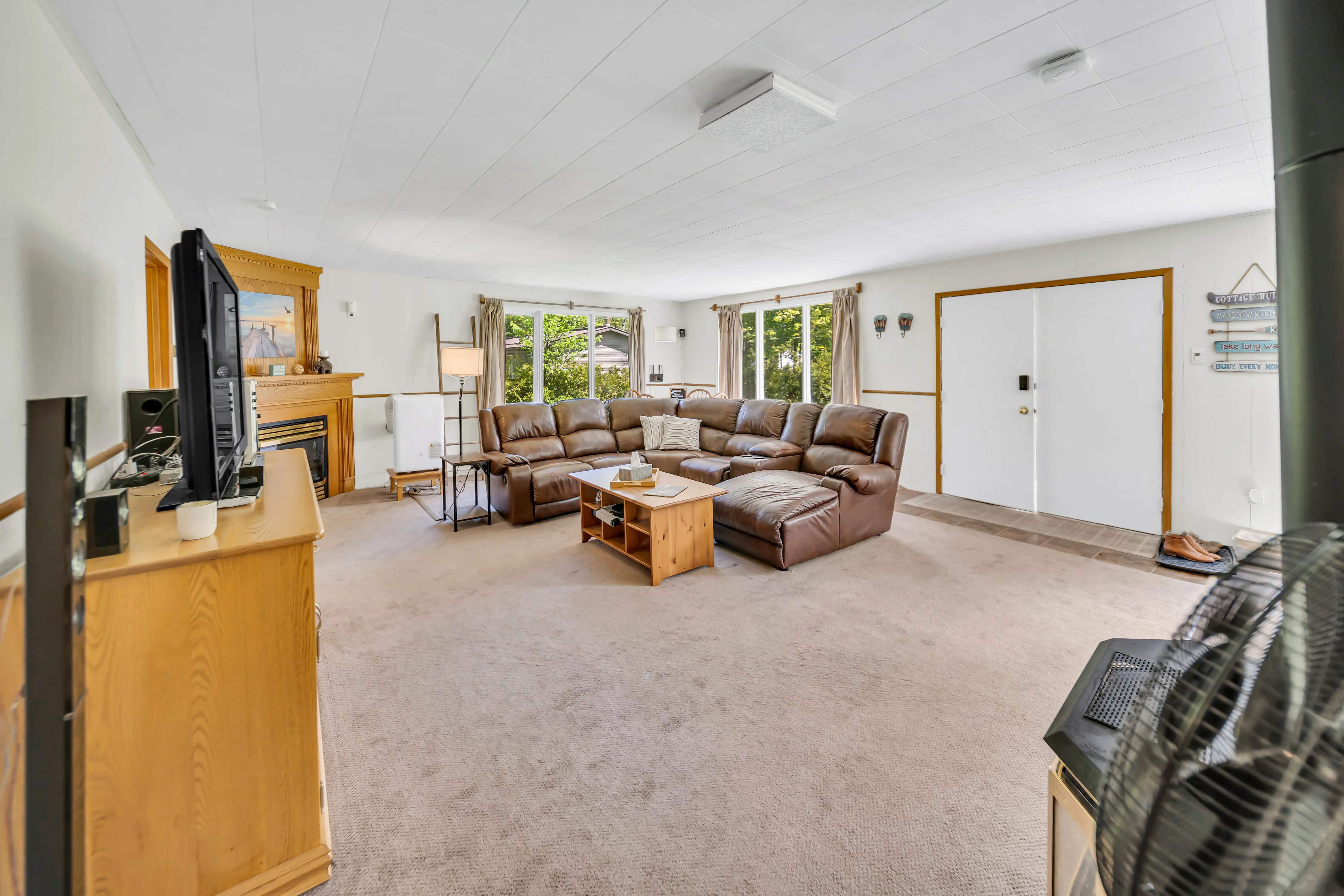 J Arts 360 View — interior property photo