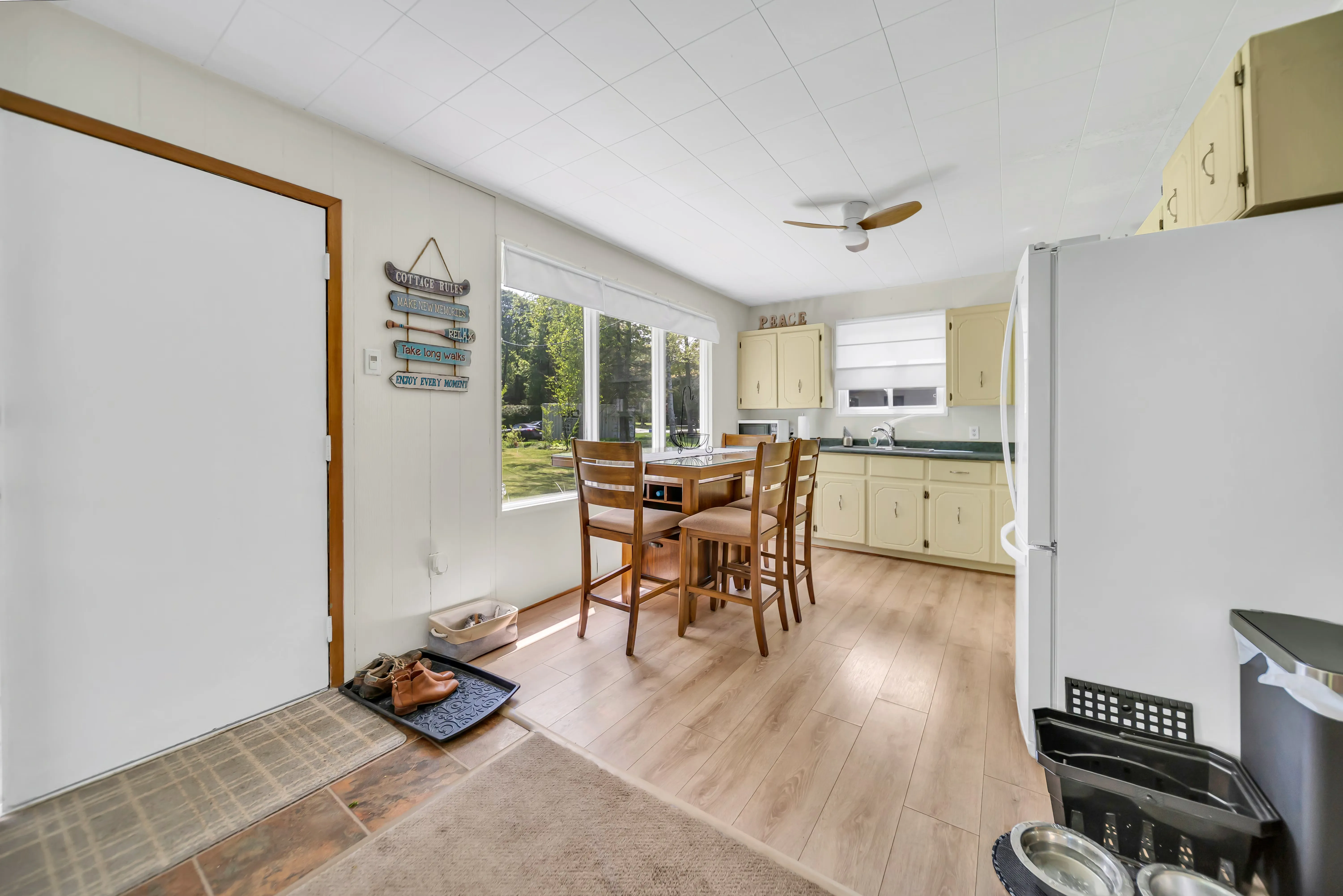 J Arts 360 View — interior property photo