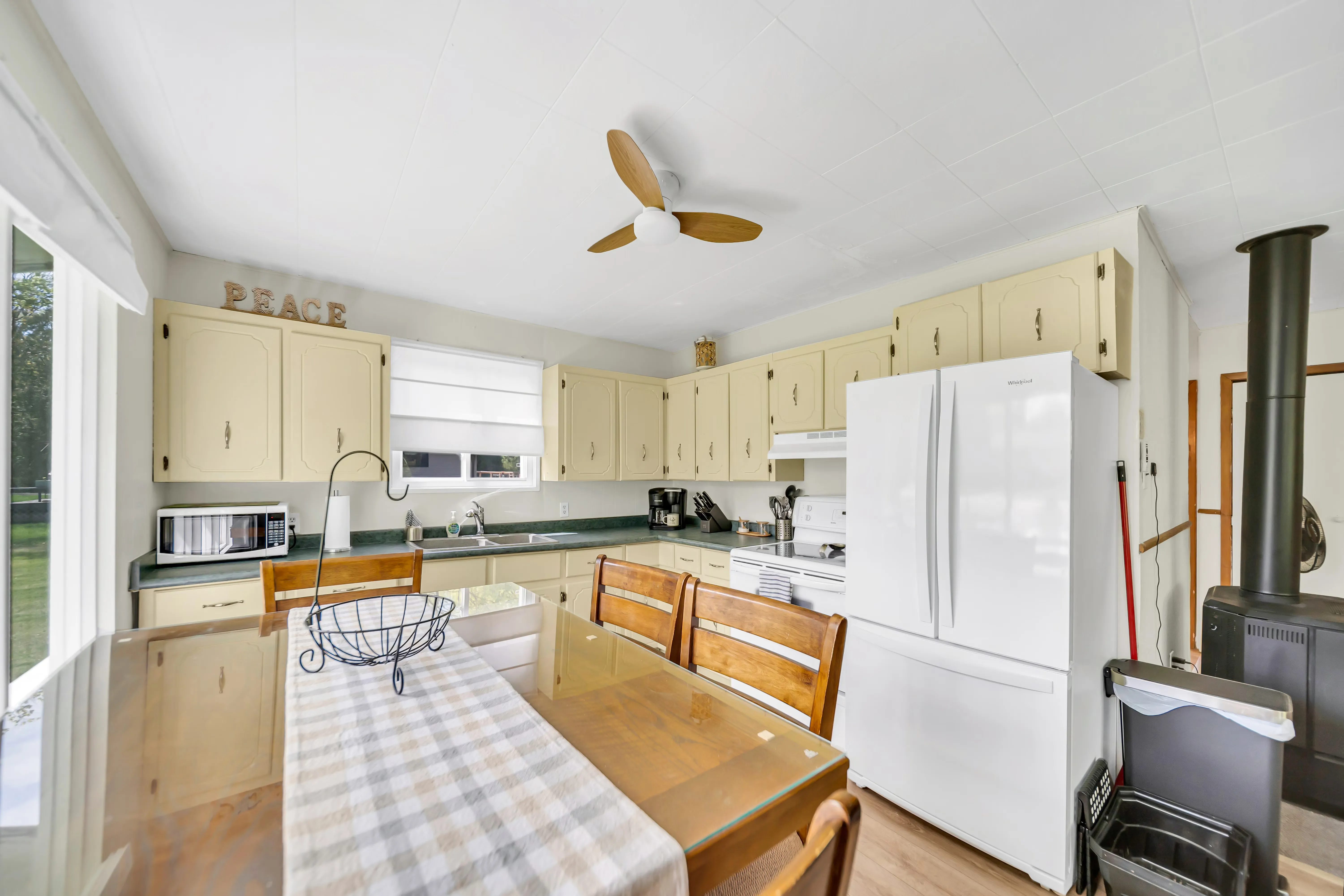 J Arts 360 View — interior property photo