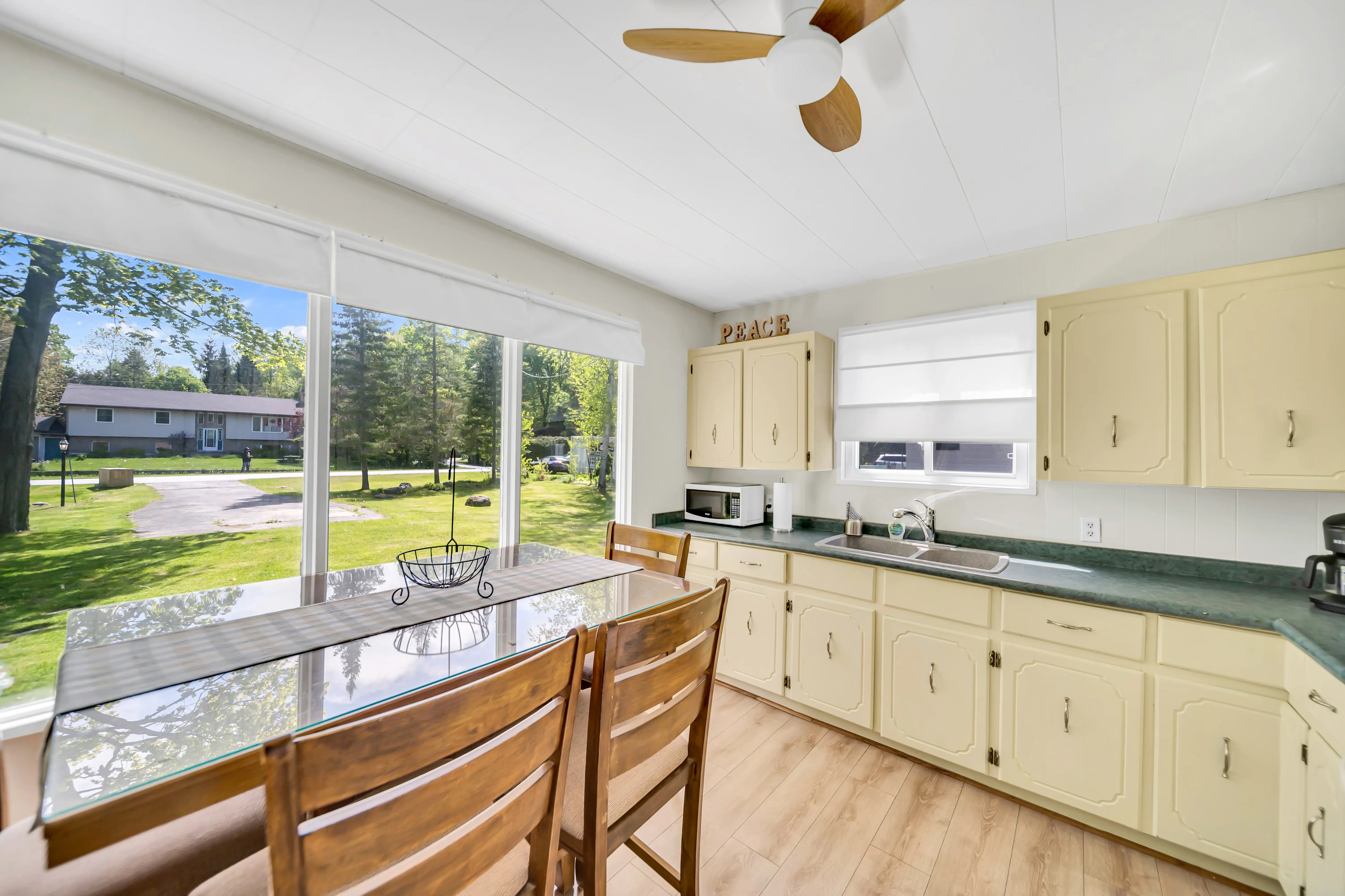 J Arts 360 View — interior property photo