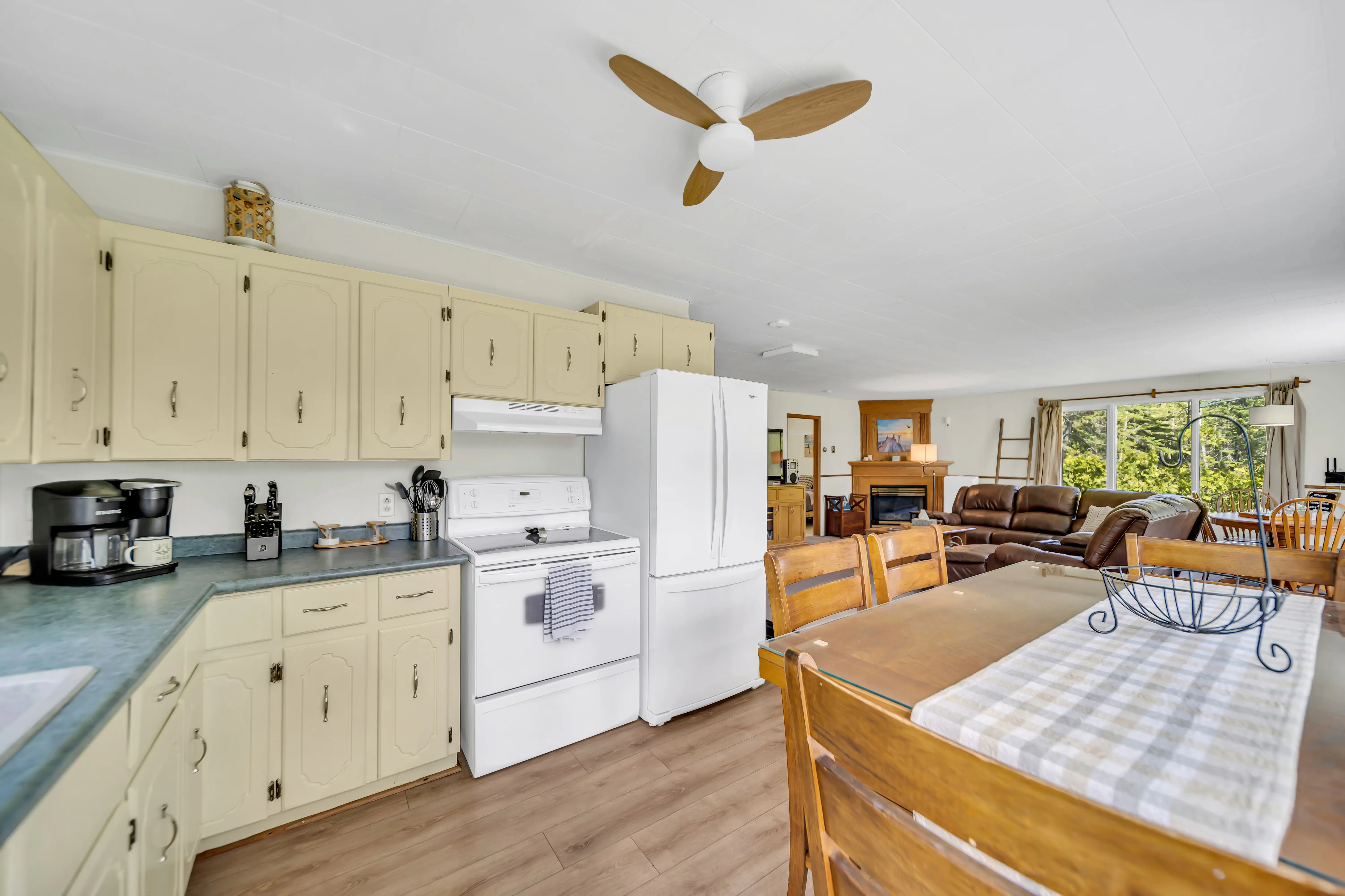 J Arts 360 View — interior property photo