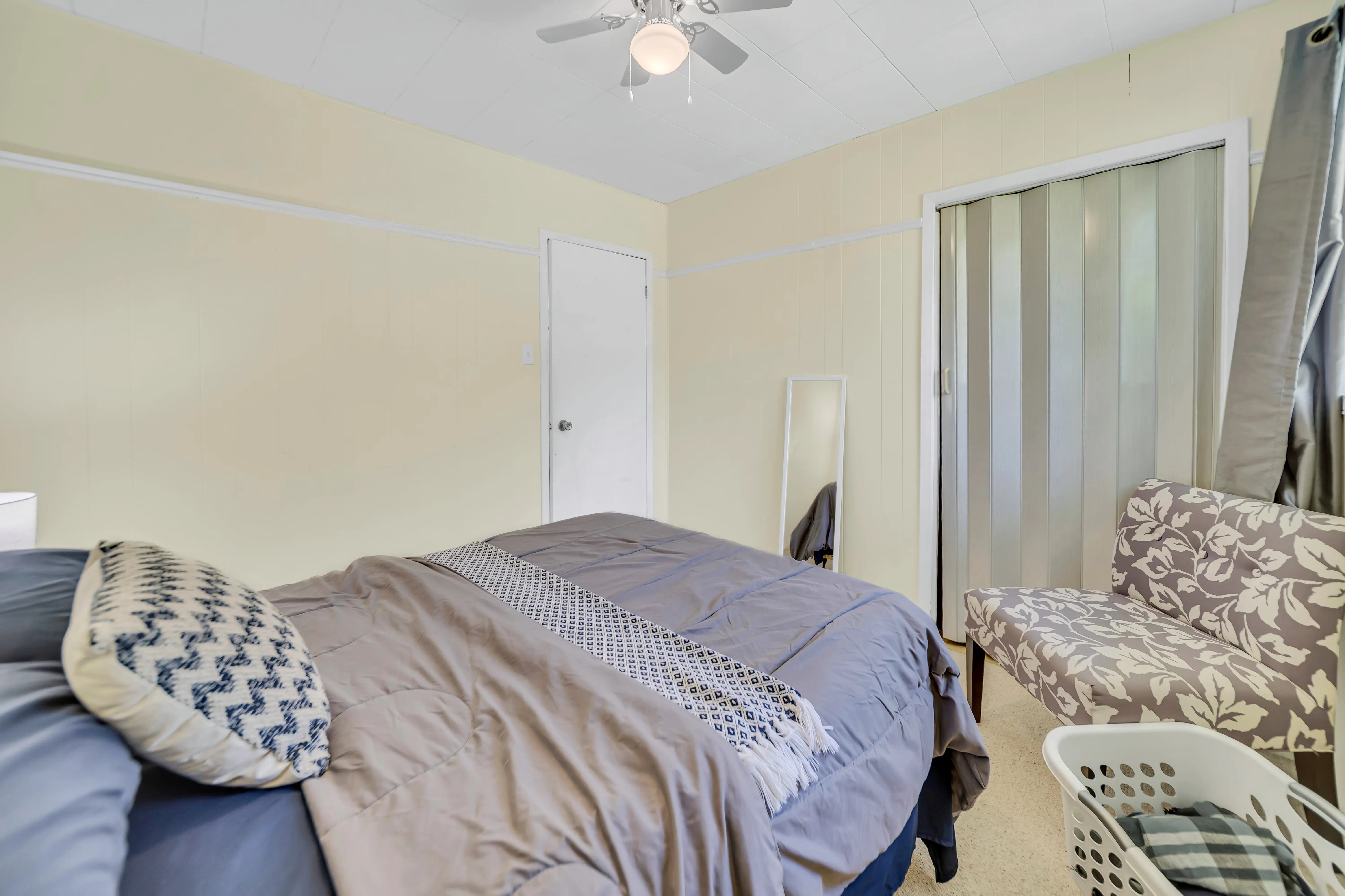 J Arts 360 View — interior property photo