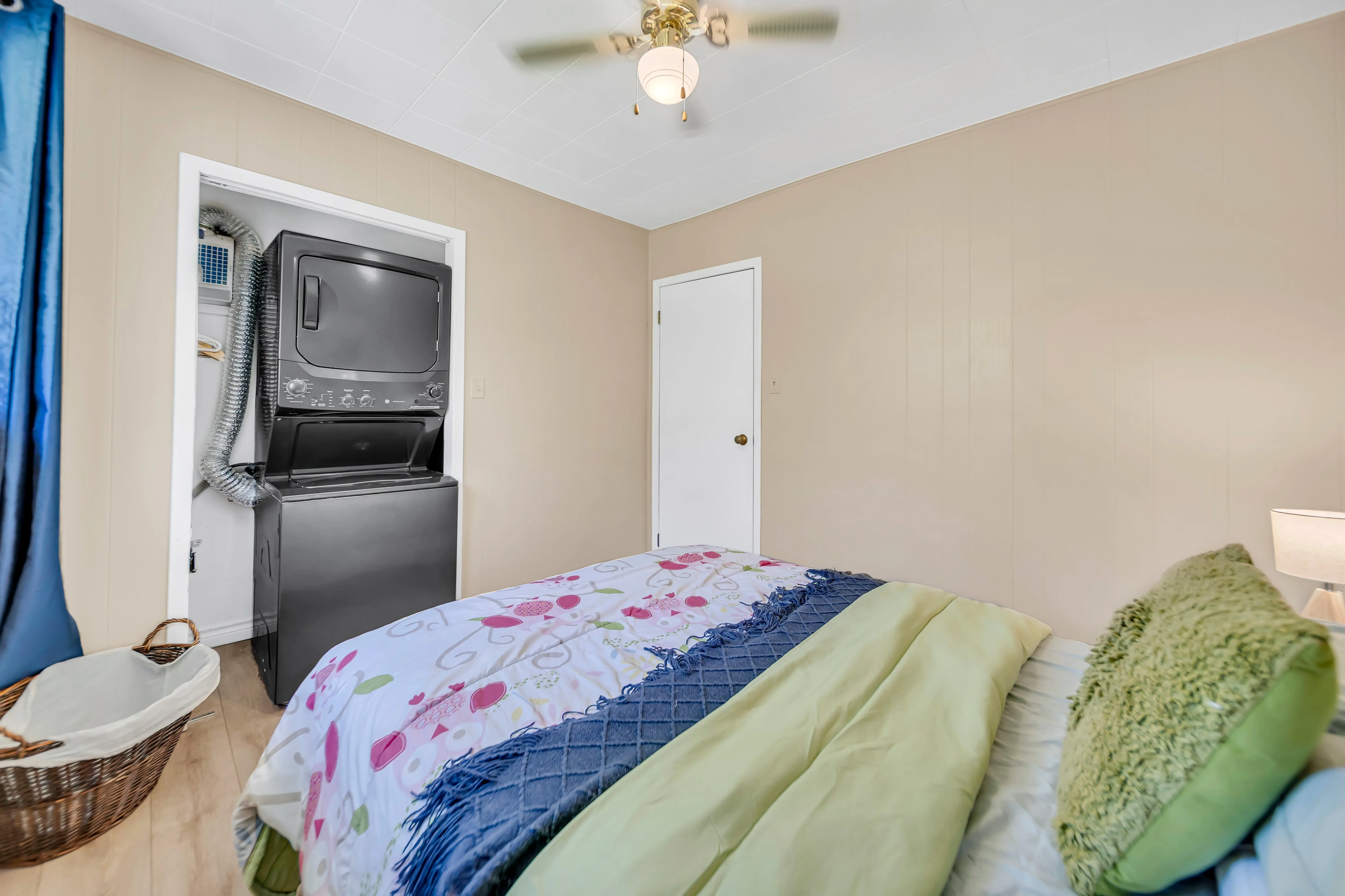 J Arts 360 View — interior property photo