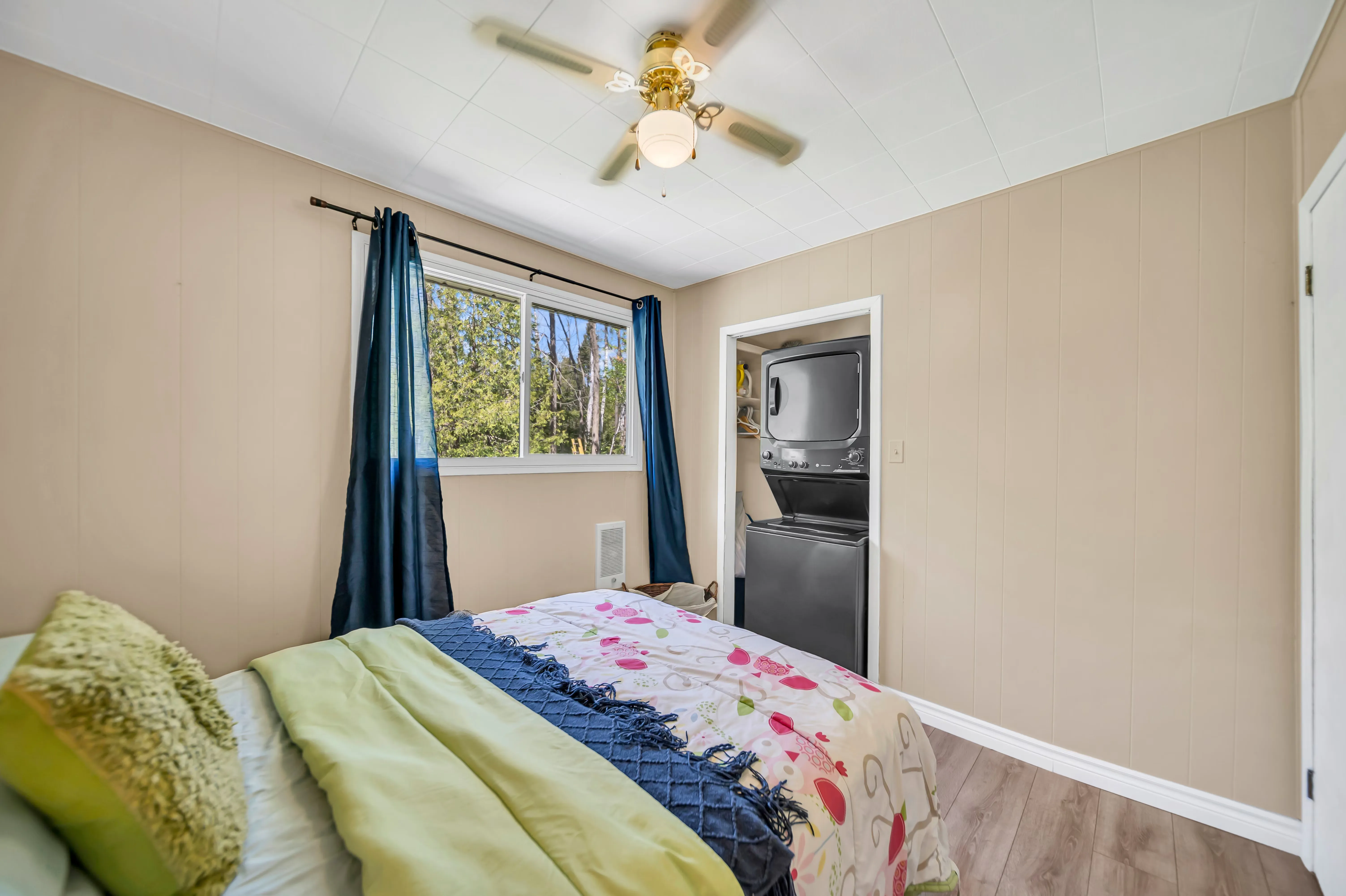 J Arts 360 View — interior property photo