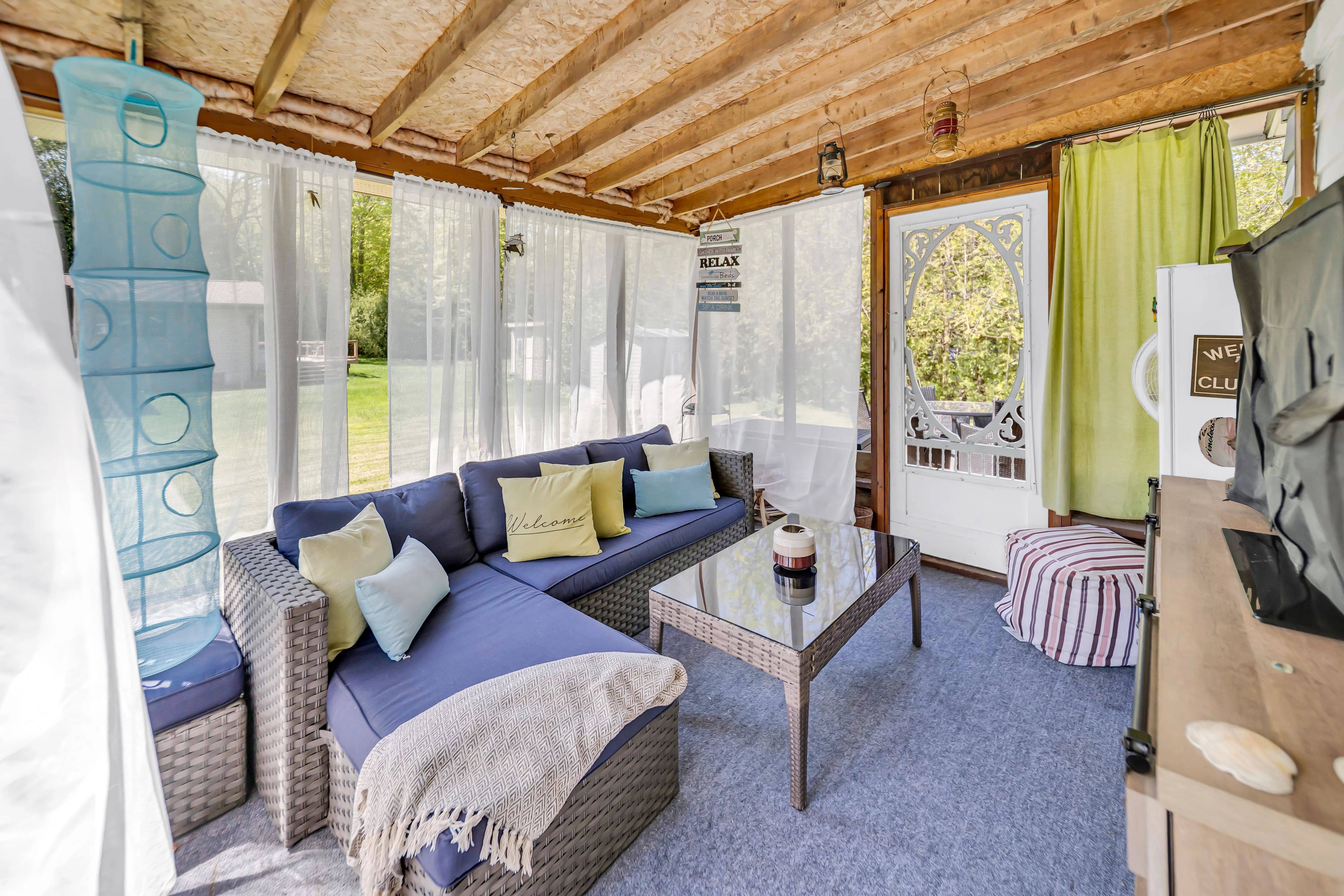 J Arts 360 View — interior property photo
