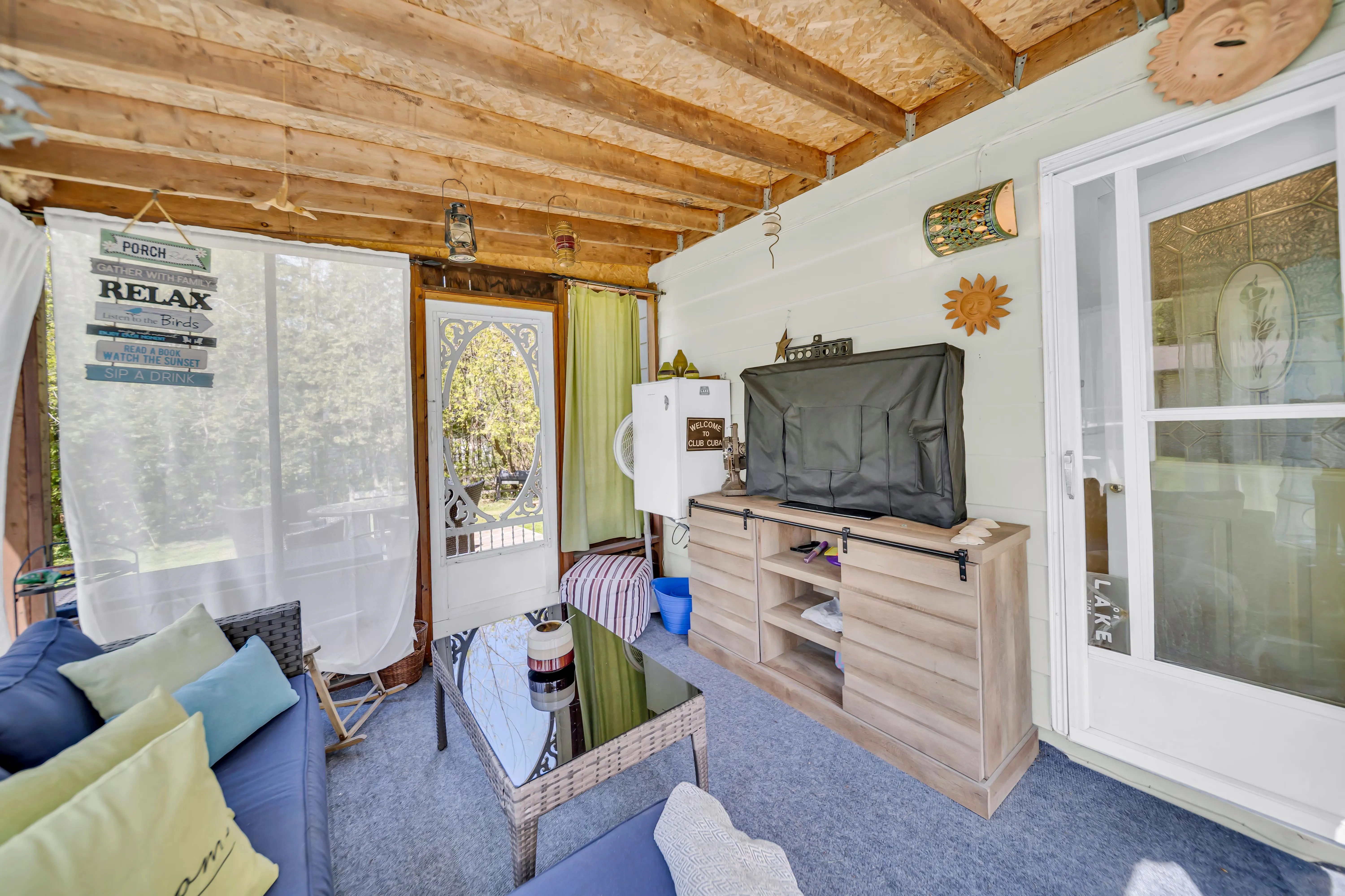 J Arts 360 View — interior property photo