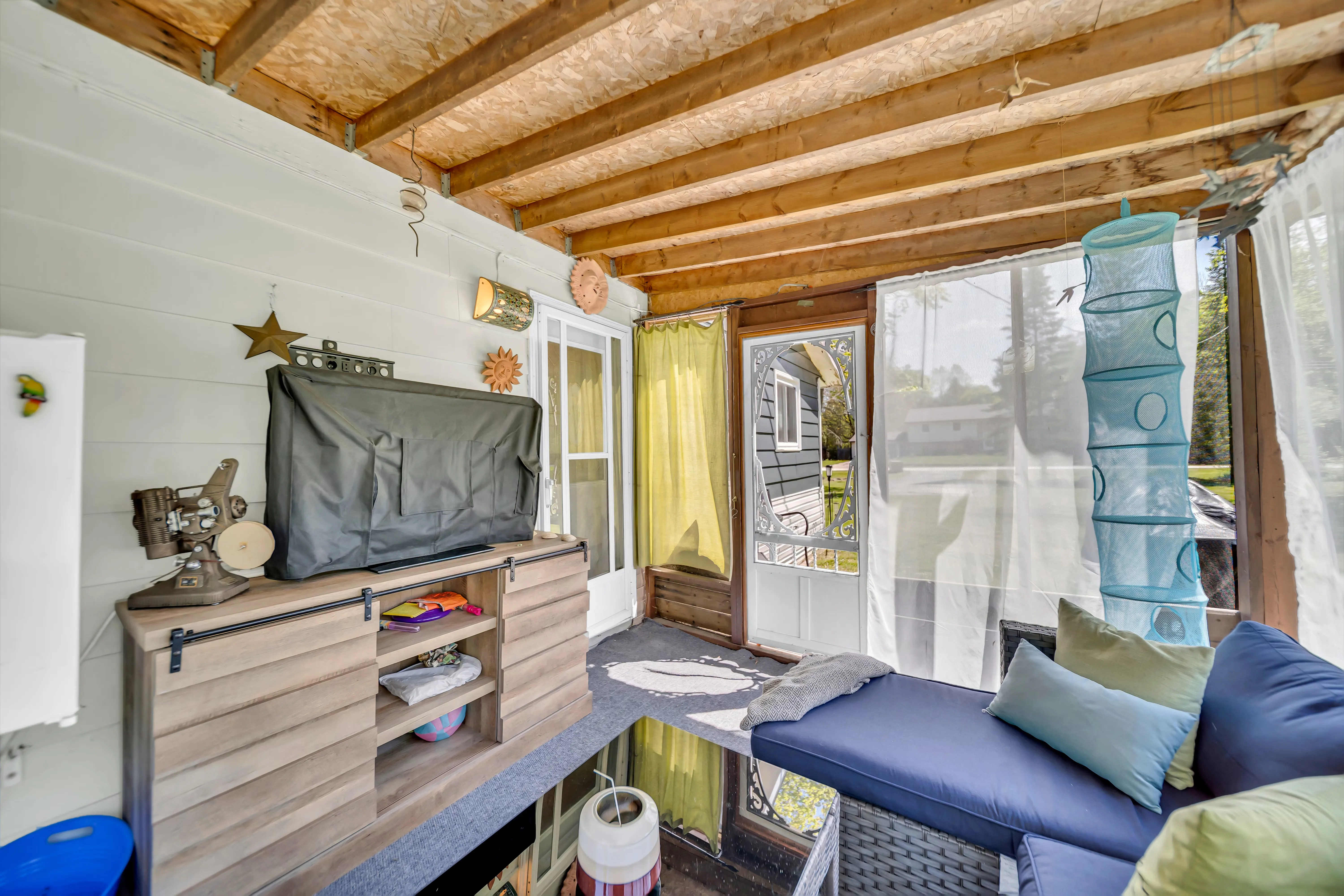 J Arts 360 View — interior property photo