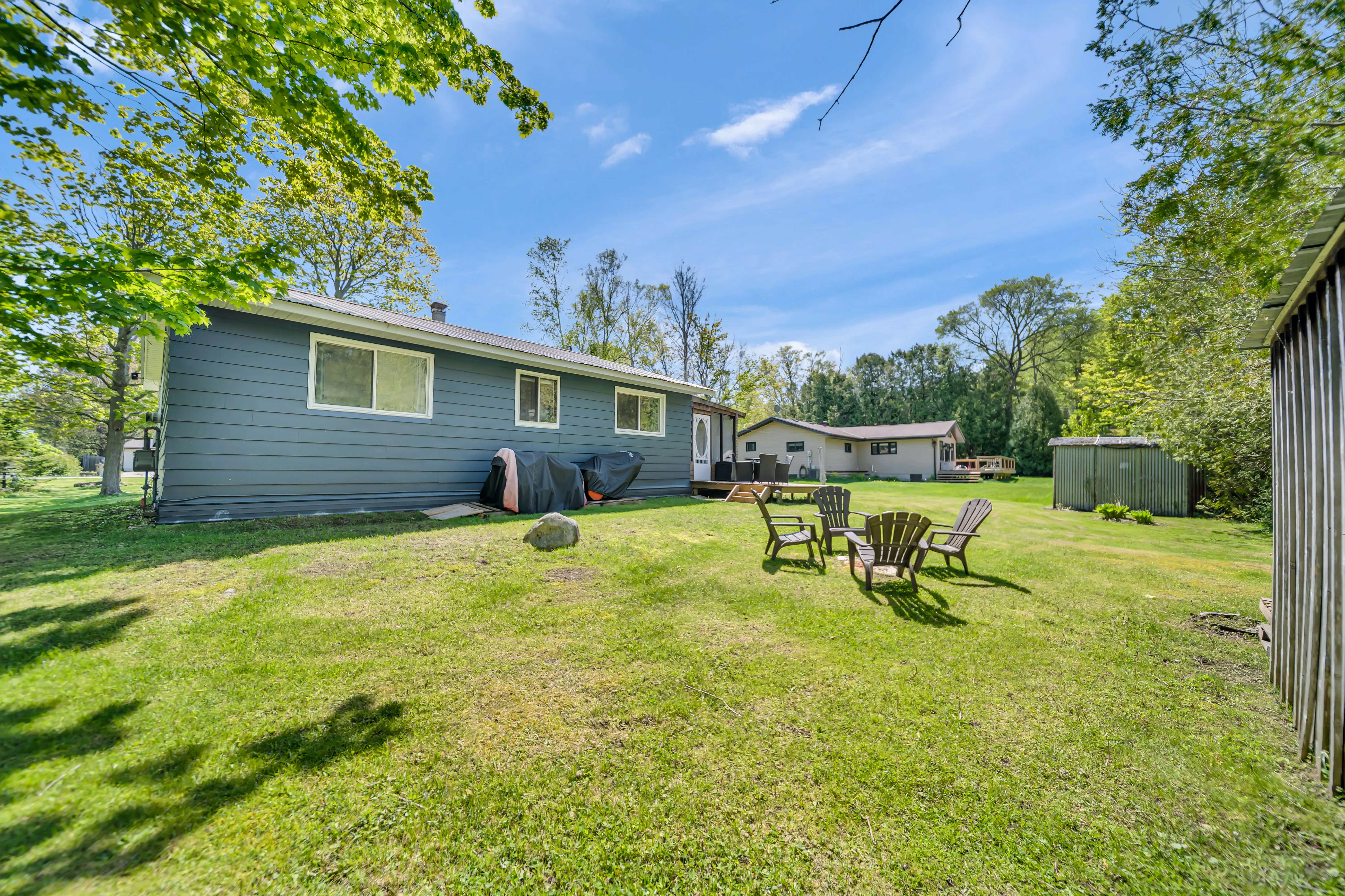 J Arts 360 View — interior property photo