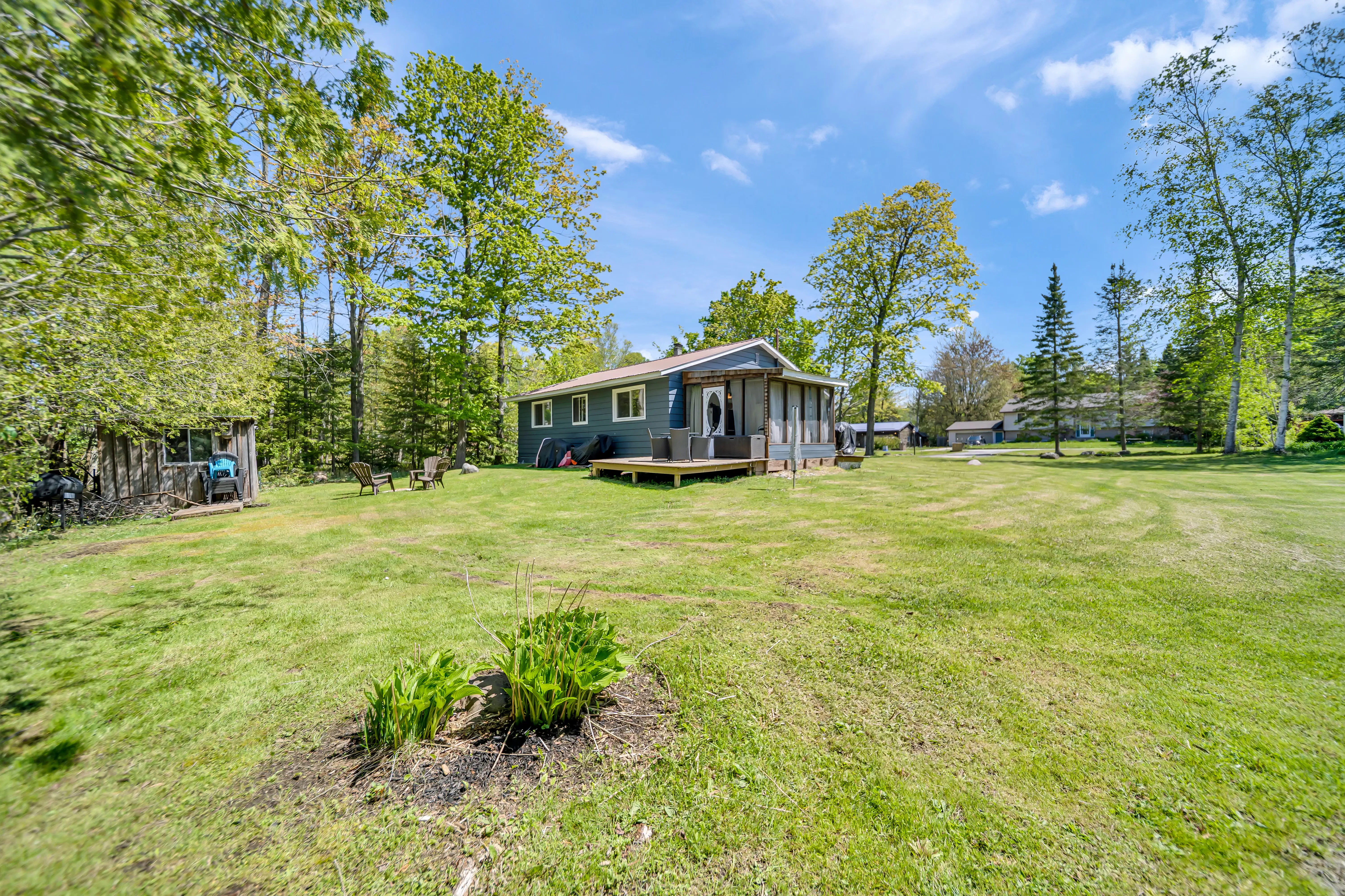 J Arts 360 View — interior property photo