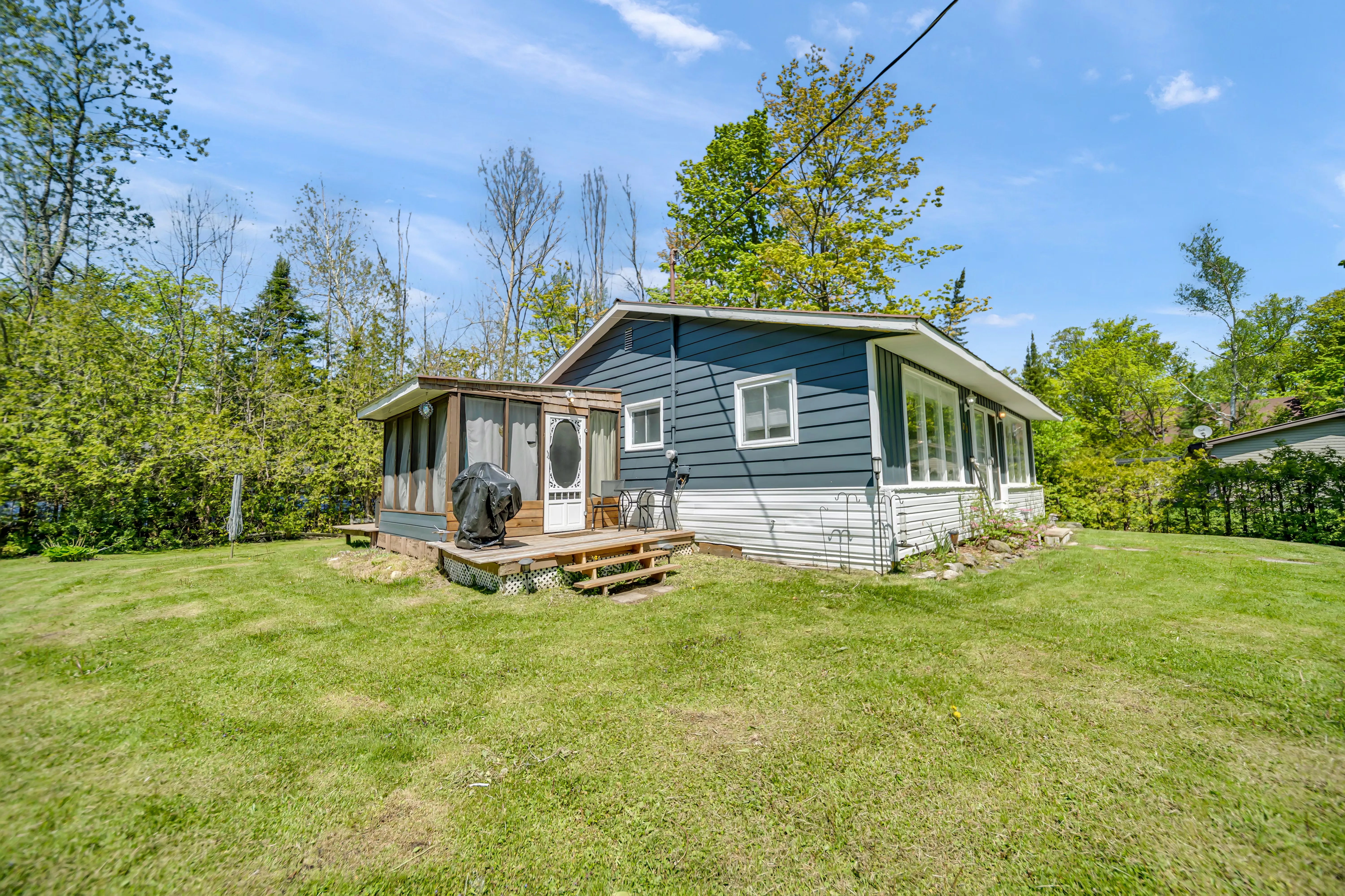J Arts 360 View — interior property photo