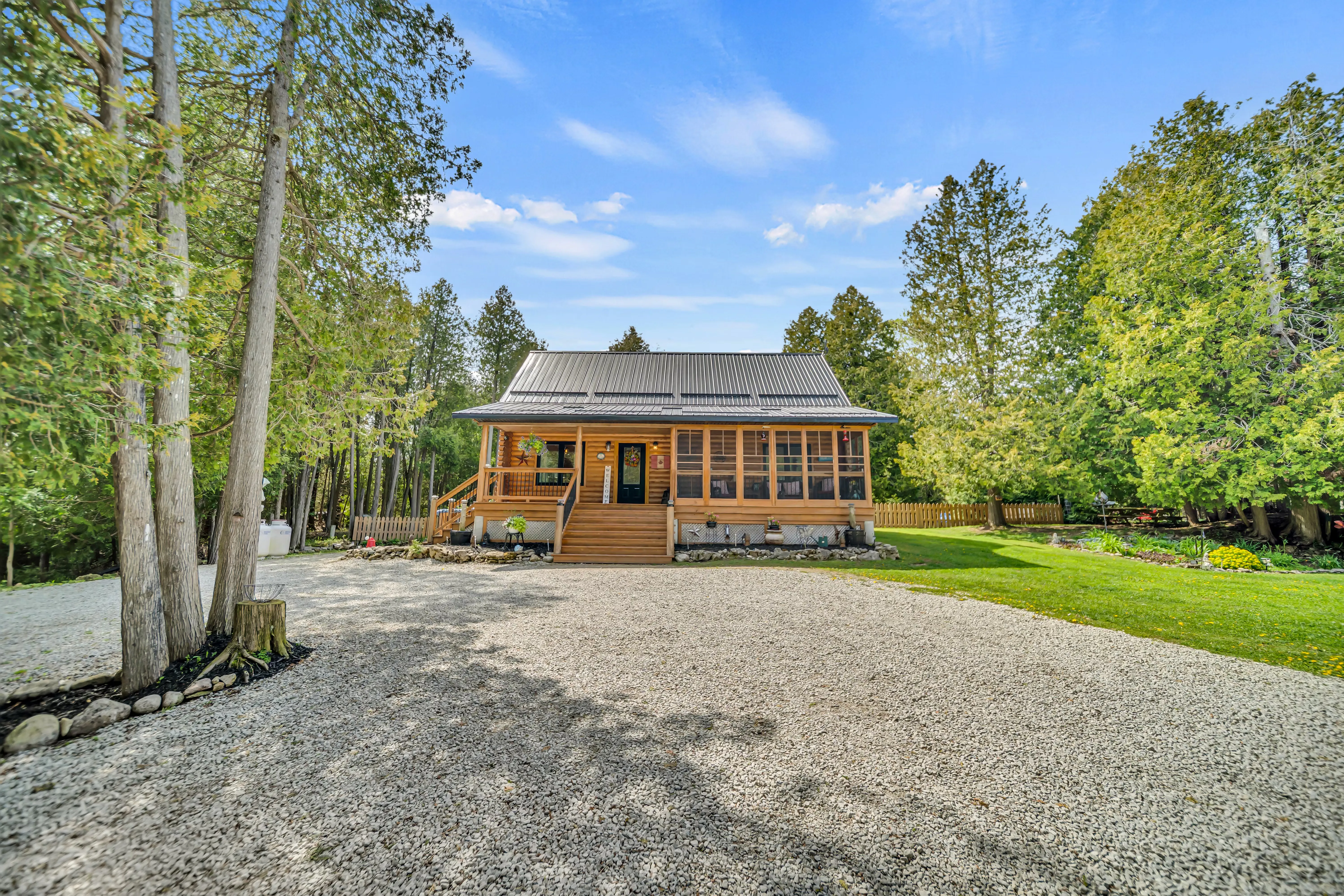 J Arts 360 View — interior property photo