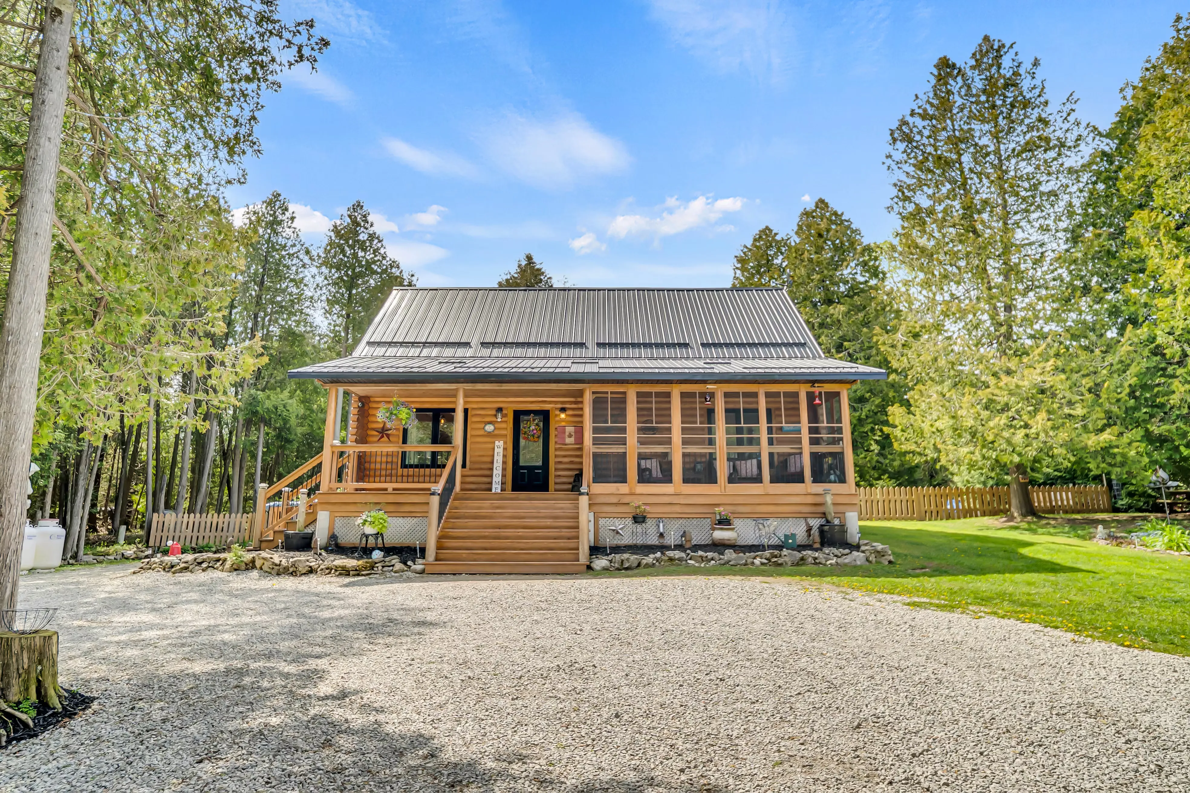 J Arts 360 View — interior property photo