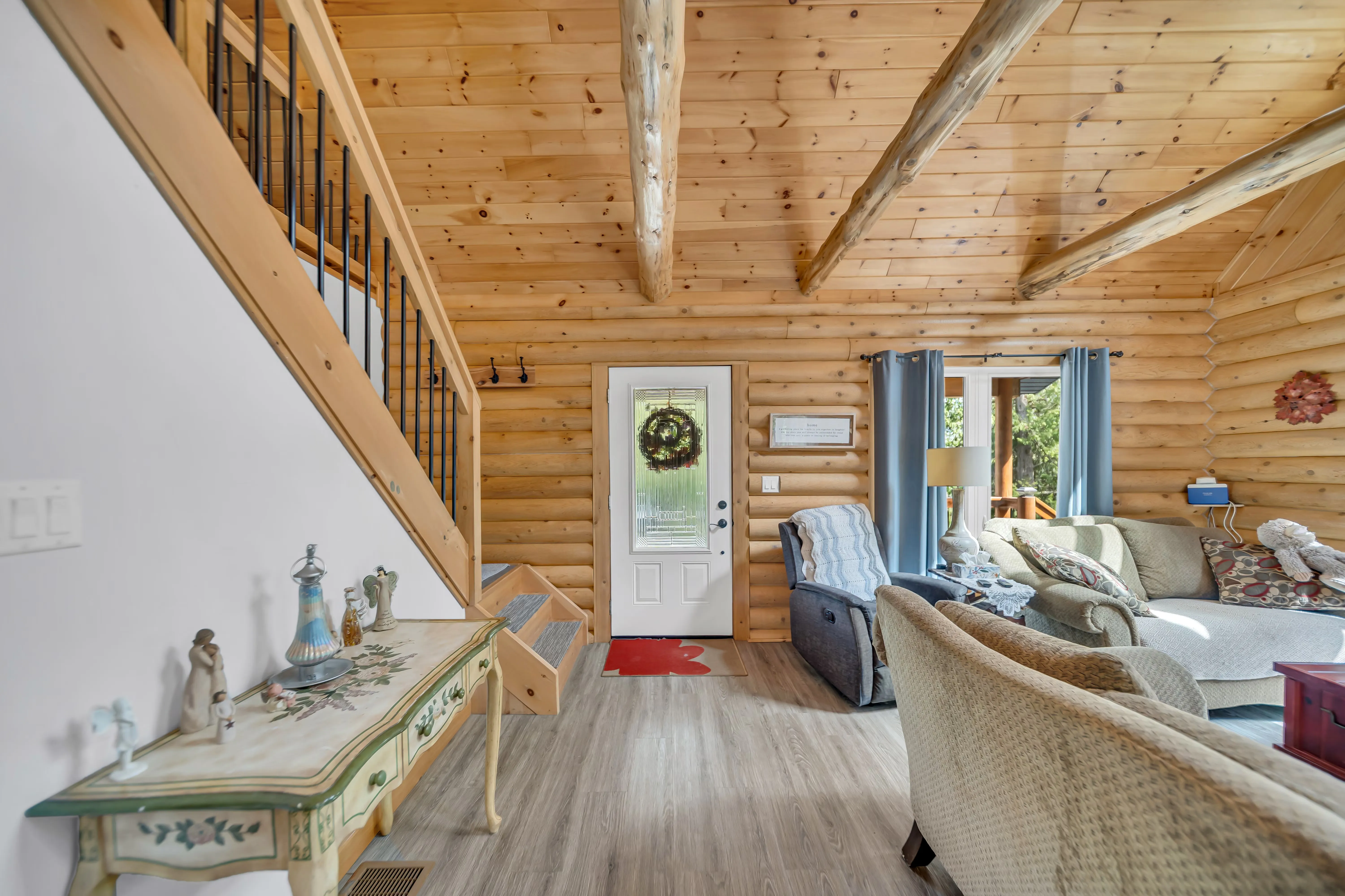 J Arts 360 View — interior property photo
