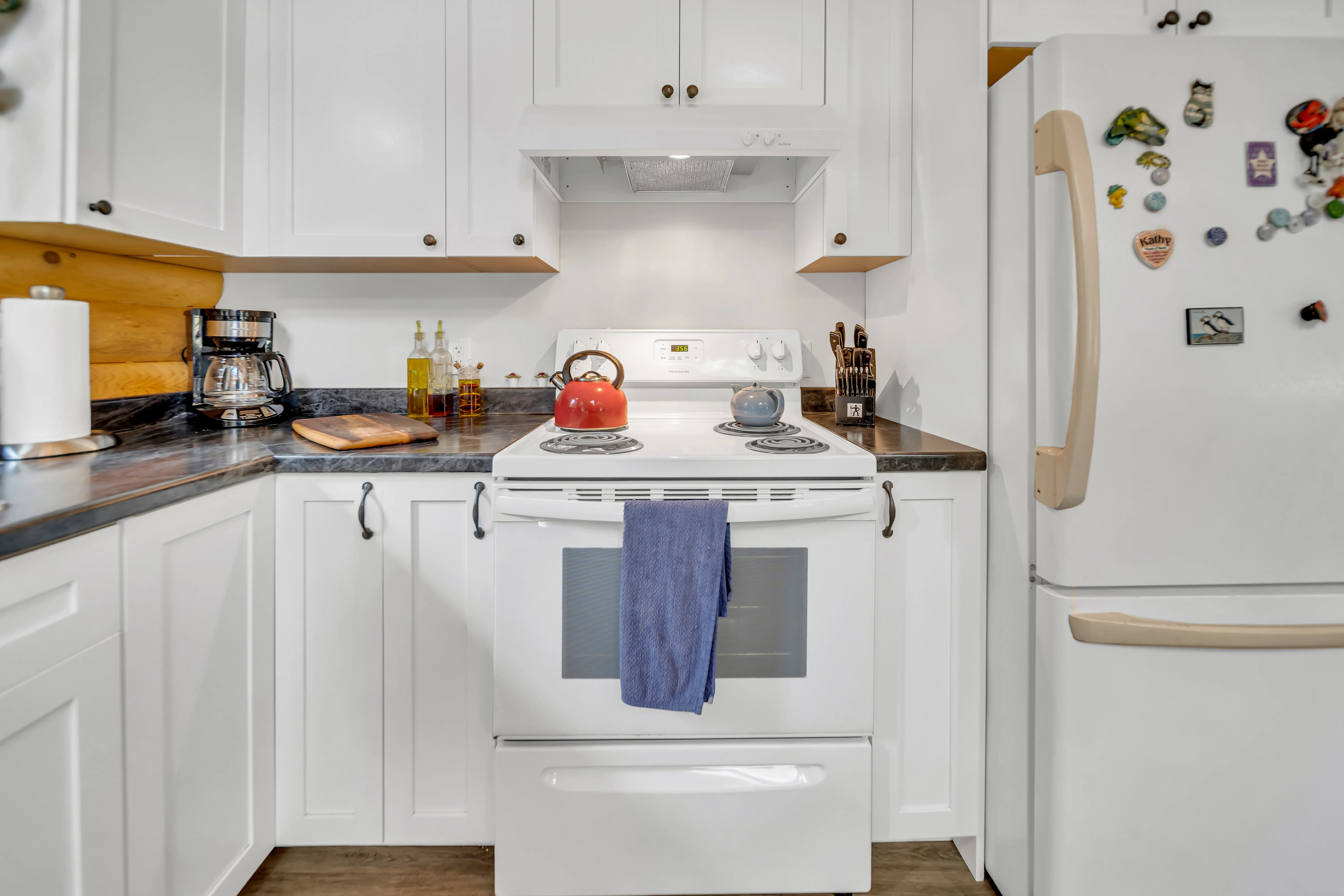J Arts 360 View — interior property photo