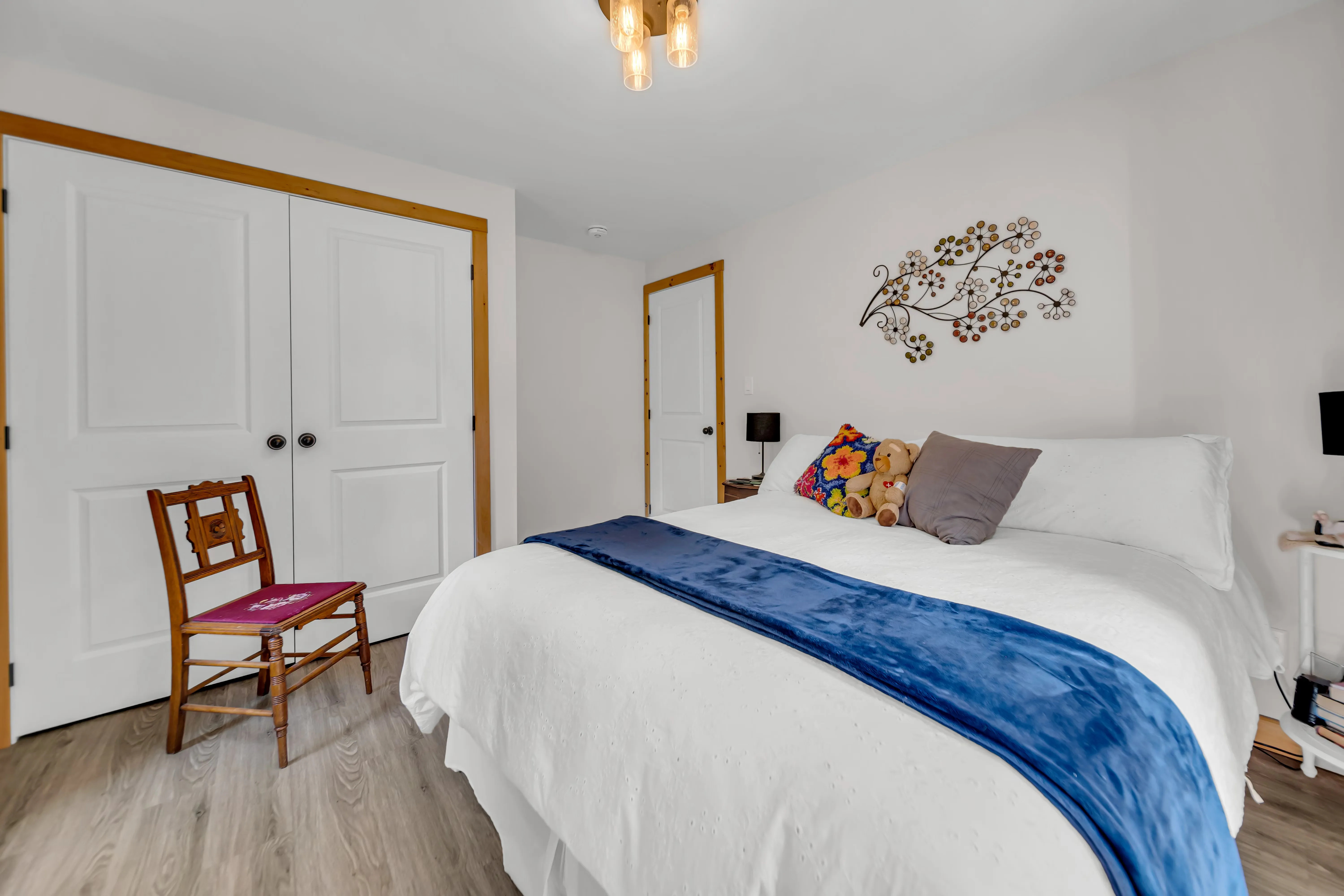 J Arts 360 View — interior property photo