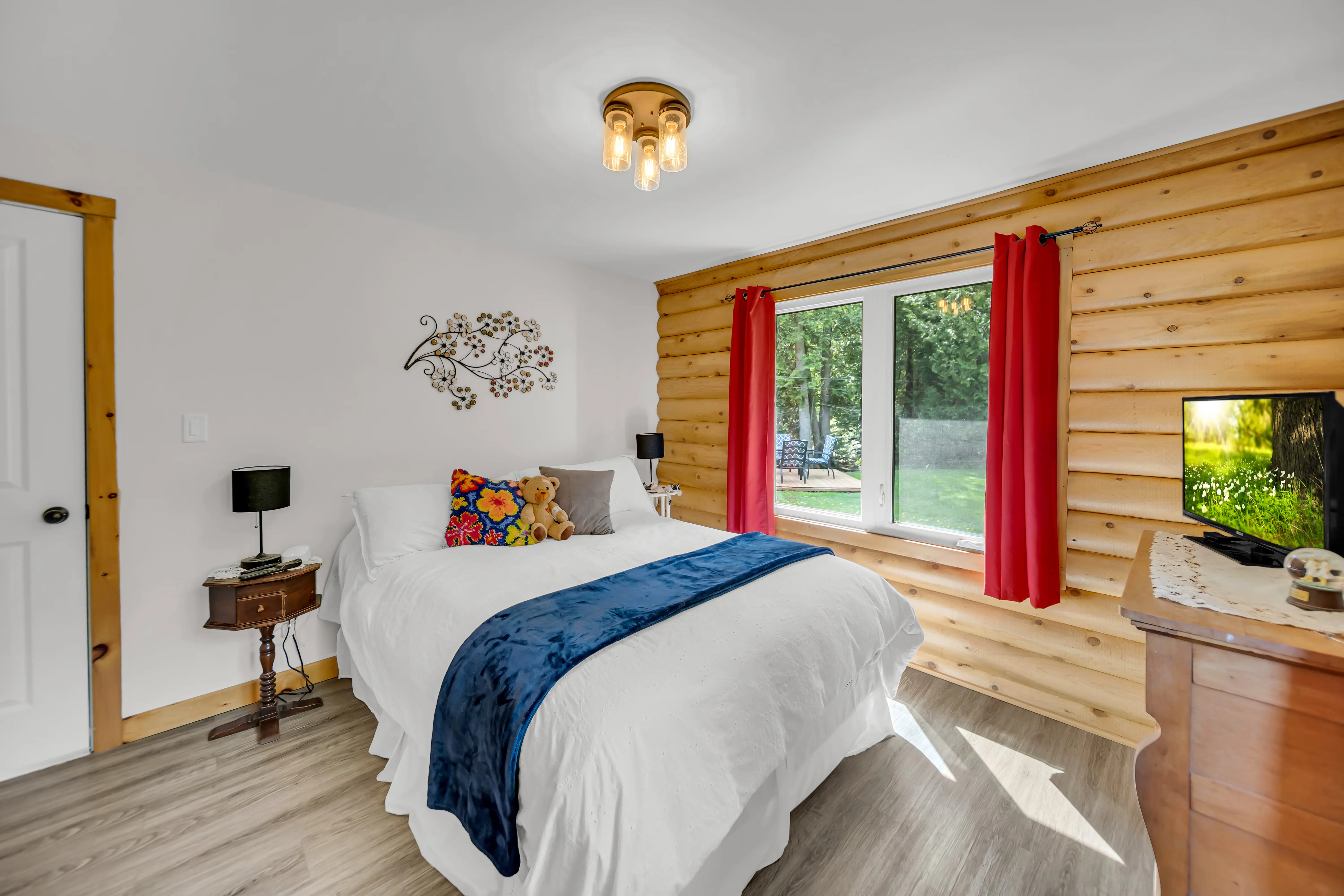 J Arts 360 View — interior property photo