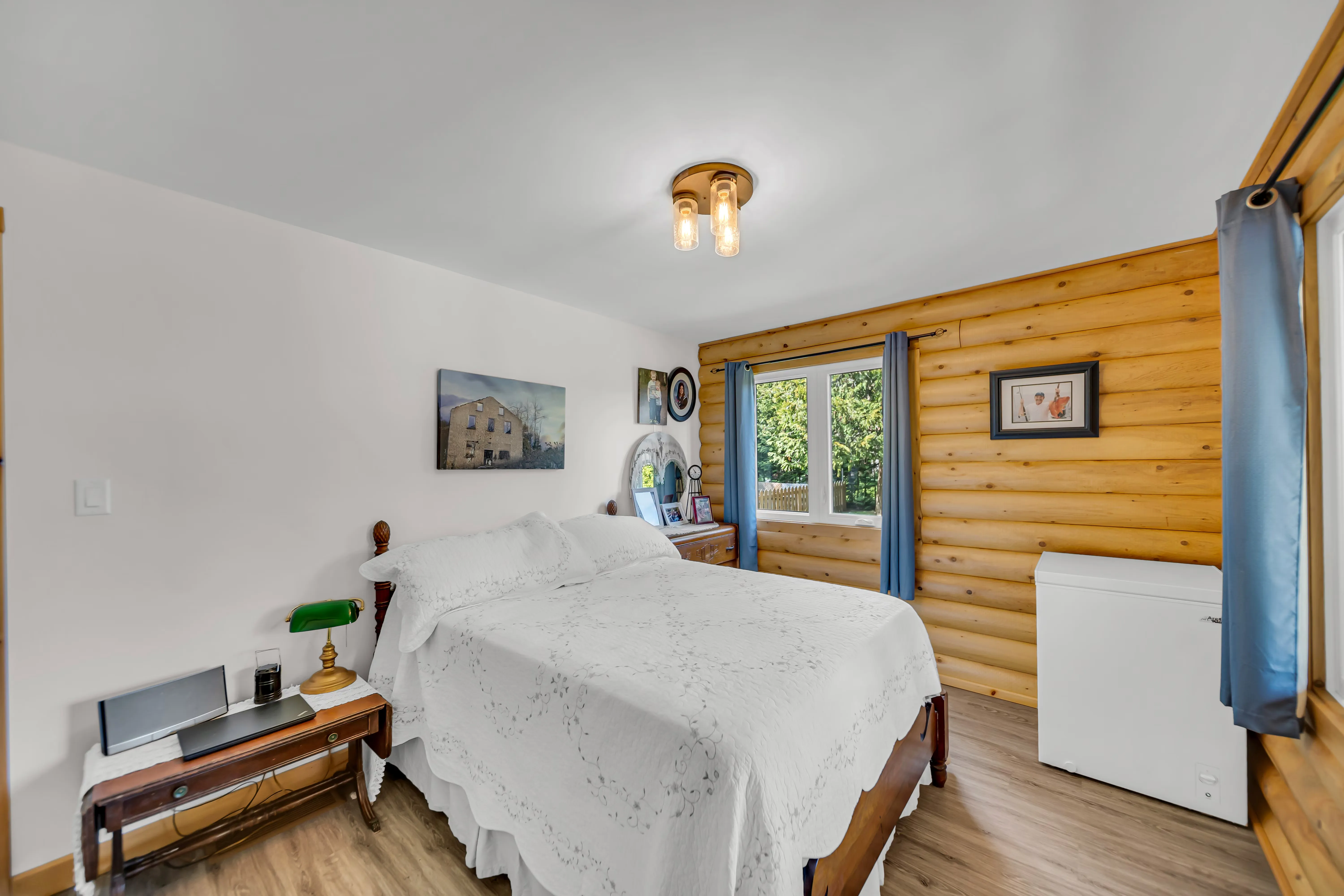 J Arts 360 View — interior property photo