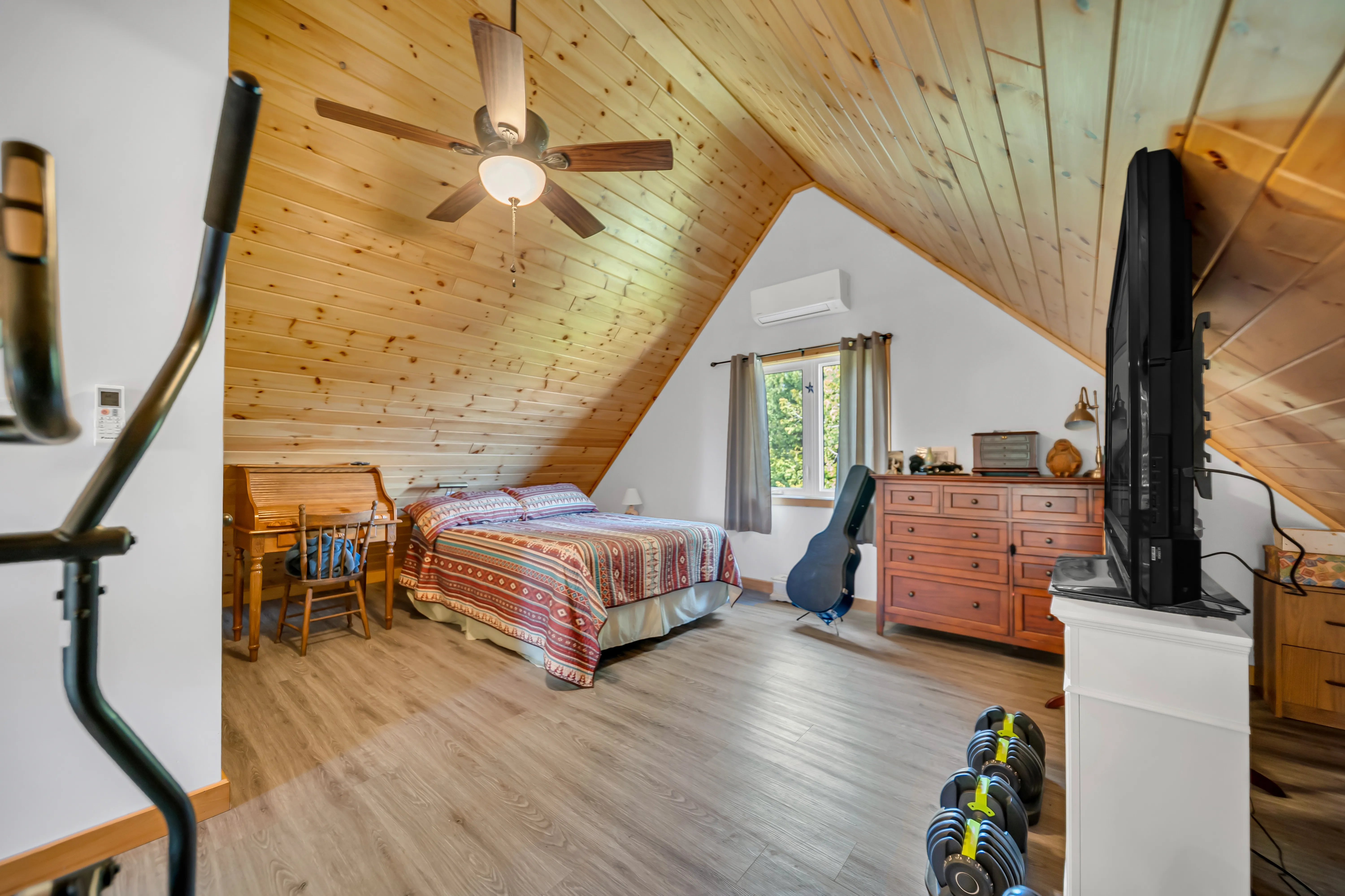 J Arts 360 View — interior property photo