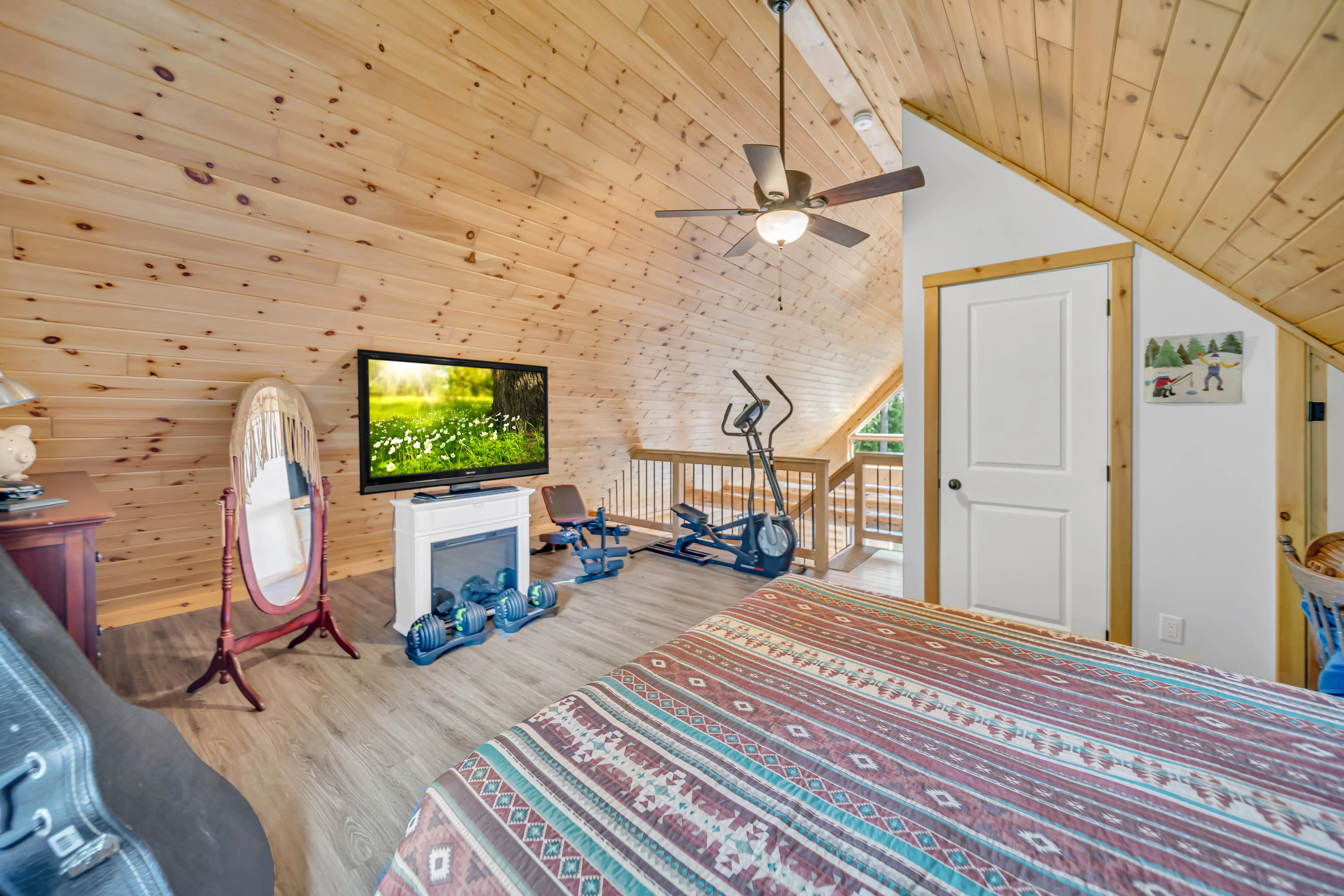 J Arts 360 View — interior property photo