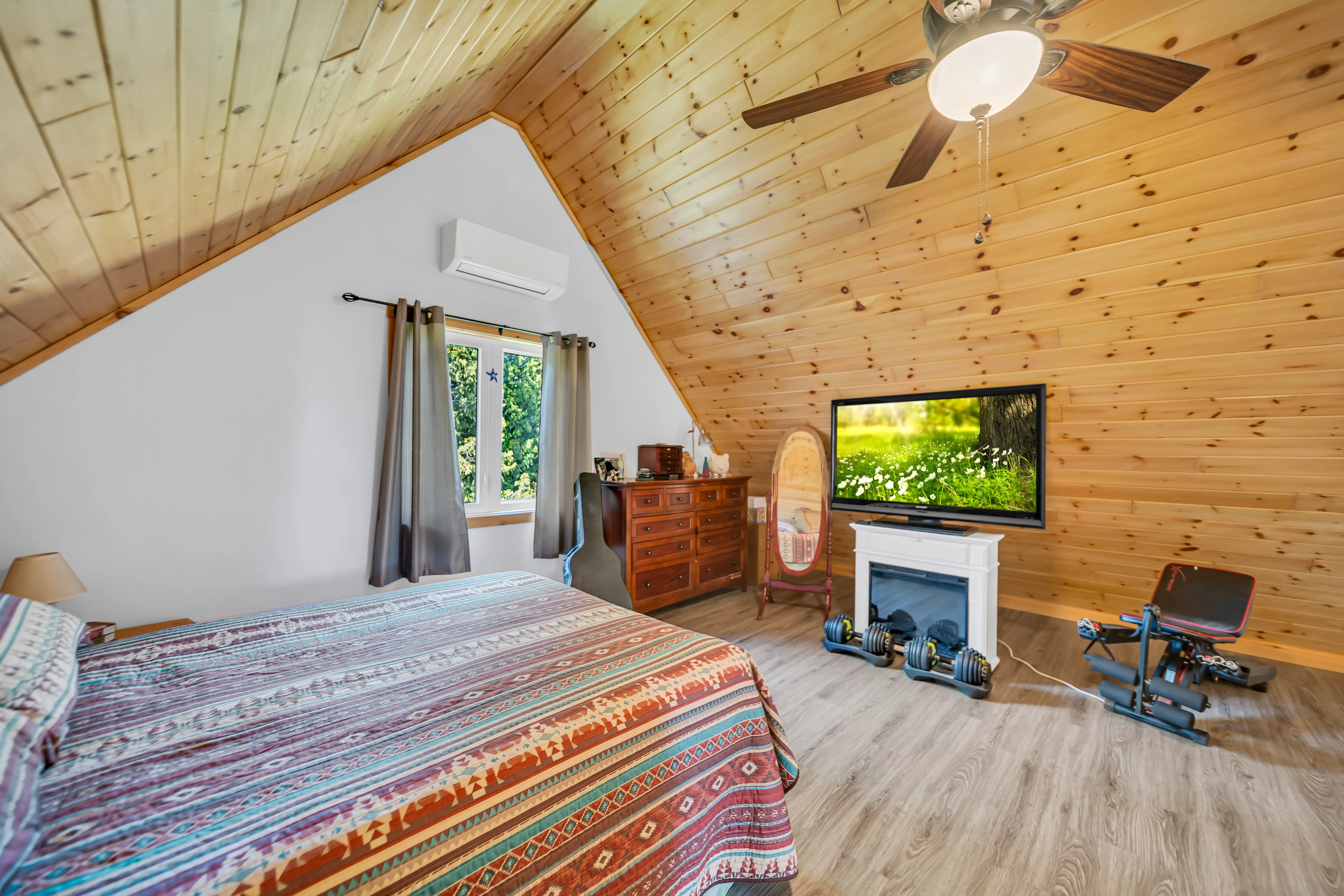 J Arts 360 View — interior property photo