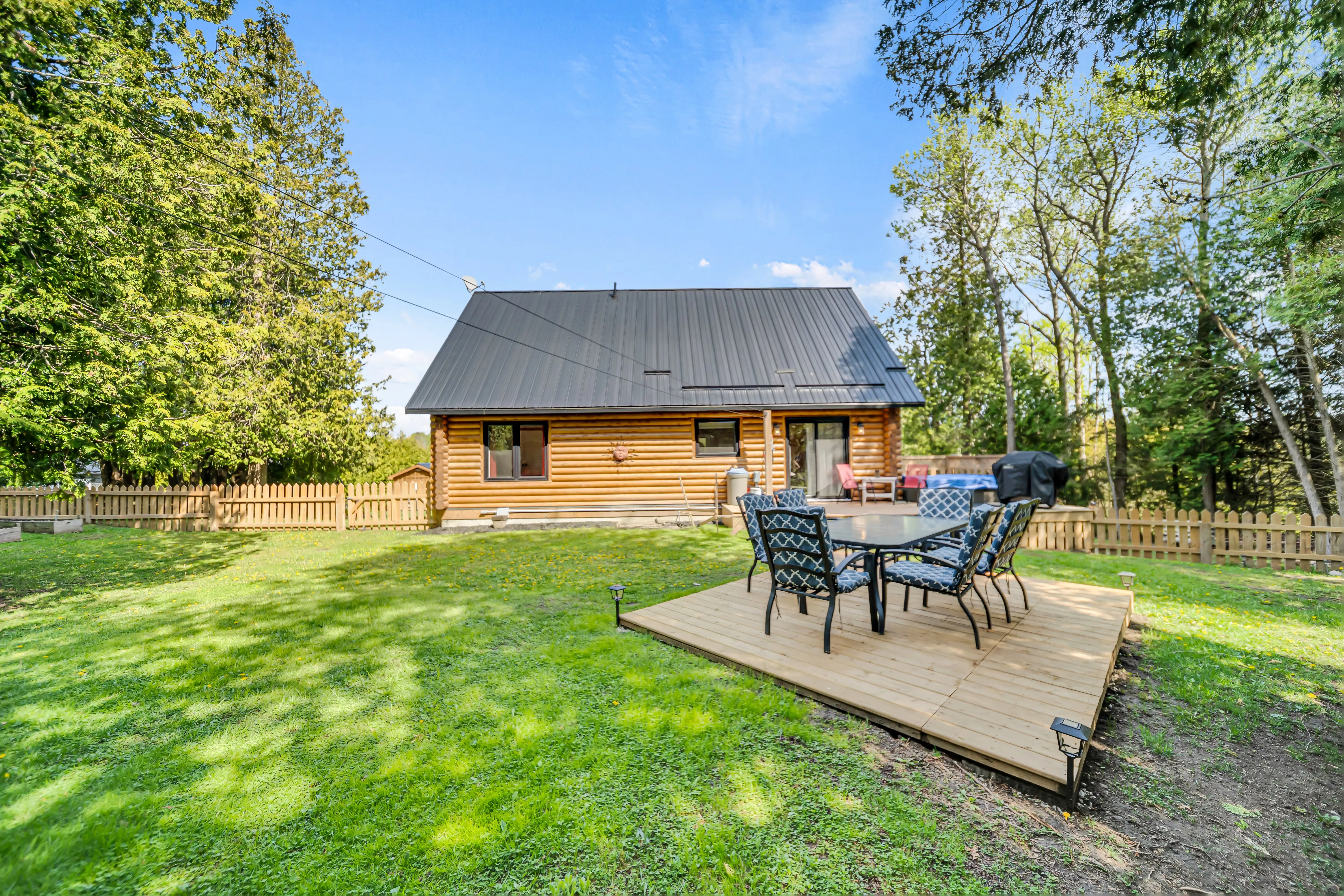 J Arts 360 View — interior property photo